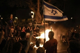 Tel Aviv'de Hükümet Karşıtı Protestolar: Polis ve Göstericiler Arasında Arbede 9 tel-avivde-hukumet-karsiti-protestolar-polis-ve-gostericiler-arasinda-arbede-93Tuh5i1.jpg
