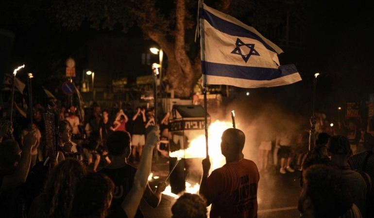 Tel Aviv'de Hükümet Karşıtı Protestolar: Polis ve Göstericiler Arasında Arbede 6 tel-avivde-hukumet-karsiti-protestolar-polis-ve-gostericiler-arasinda-arbede-93Tuh5i1.jpg