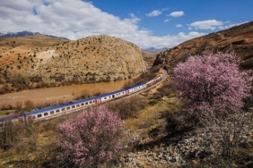 turistik-tatvan-treni-hizmete-giriyor-ankara-tatvan-arasi-essiz-bir-yolculuk-RXcfqyvd.jpg