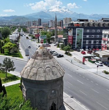 Türk Kümbetleri: Anadolu'nun Eşsiz Mirası 4 turk-kumbetleri-anadolunun-essiz-mirasi-IDtYlXNC.jpg