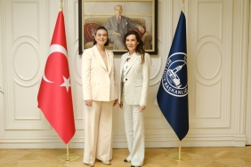 Vuslat Doğan Sabancı’dan Üsküdar Belediye Başkanı Sinem Dedetaş’a ziyaret 2 vuslat-dogan-sabancidan-uskudar-belediye-baskani-sinem-dedetasa-ziyaret-CUVfvjuL.jpg
