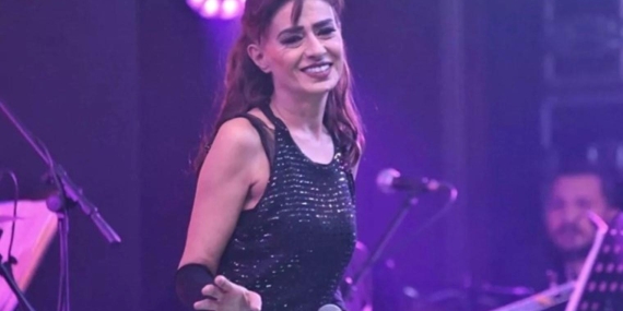 Yıldız Tilbe’nin Bodrum Antik Kent’teki Konserinde İlginç Anlar: Antik Mezarın Üzerine Çıkmaya Çalıştı