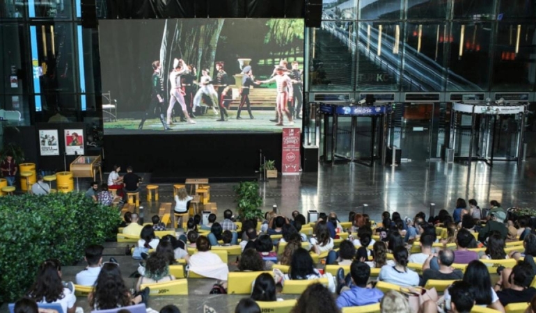Zorlu PSM Vestel Amfi’de Yaz Etkinlikleri: Açık Hava Film Gösterimleri ve Daha Fazlası 1 zorlu-psm-vestel-amfide-yaz-etkinlikleri-acik-hava-film-gosterimleri-ve-daha-fazlasi-NGHH78VX.jpg