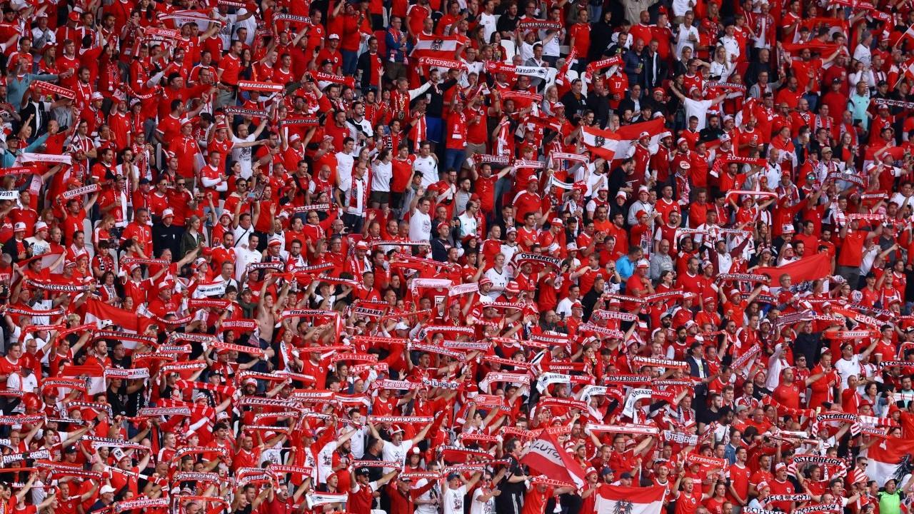 Almanya'da Irkçı Tezahüratlar Nedeniyle Avusturya Taraftarlarına Soruşturma 2 almanyada-irkci-tezahuratlar-nedeniyle-avusturya-taraftarlarina-sorusturma-7kxd81Tq.jpg