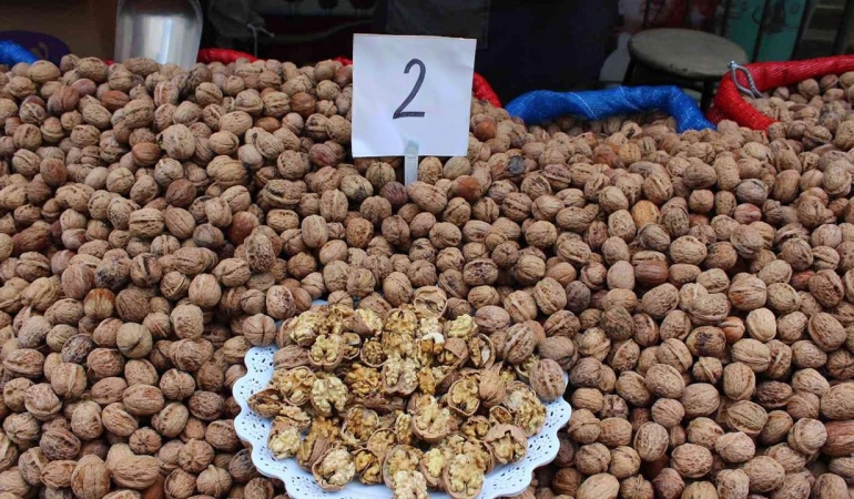 Cevizin Fiyatı 500 TL’ye Ulaştı: Erzincan’da Ceviz Tane Tane Satılıyor 1 cevizin-fiyati-500-tlye-ulasti-erzincanda-ceviz-tane-tane-satiliyor-VuIurgGT.jpg