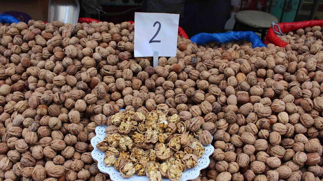 Cevizin Fiyatı 500 TL’ye Ulaştı: Erzincan’da Ceviz Tane Tane Satılıyor 2 cevizin-fiyati-500-tlye-ulasti-erzincanda-ceviz-tane-tane-satiliyor-VuIurgGT.jpg