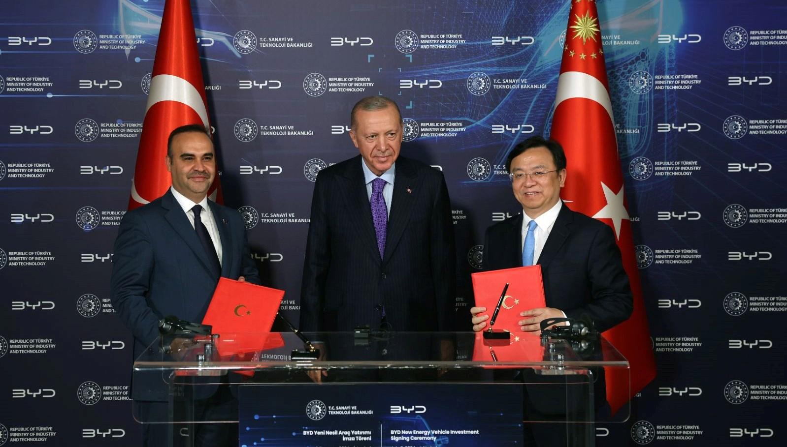 Cumhurbaşkanı Erdoğan, BYD ile Yatırım Anlaşması İmzaladı 3 cumhurbaskani-erdogan-byd-ile-yatirim-anlasmasi-imzaladi-Wagft8KO.jpg