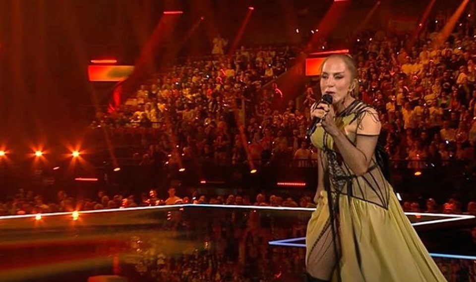 Eurovision'un Unutulmaz Anı: Sertab Erener Sahneye Geri Döndü! 2 Eurovision'un Unutulmaz Anı: Sertab Erener Sahneye Geri Döndü!