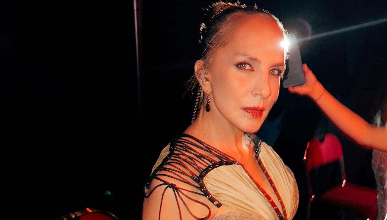 Eurovision'un Unutulmaz Anı: Sertab Erener Sahneye Geri Döndü! 4 eurovisionun-unutulmaz-ani-sertab-erener-sahneye-geri-dondu-uXxw8YhZ.jpg