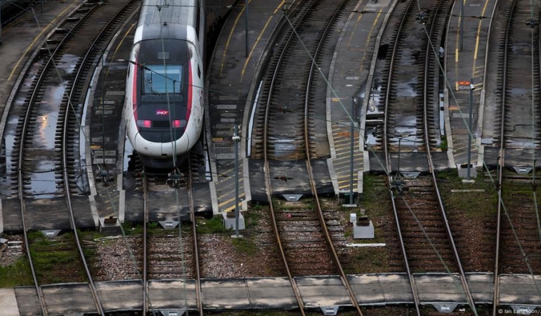 Fransa'da Olimpiyat Açılışında Sabotaj: Tren Seferleri Pazartesi Normale Dönecek 1 fransada-olimpiyat-acilisinda-sabotaj-tren-seferleri-pazartesi-normale-donecek-cfF95yBU.jpg