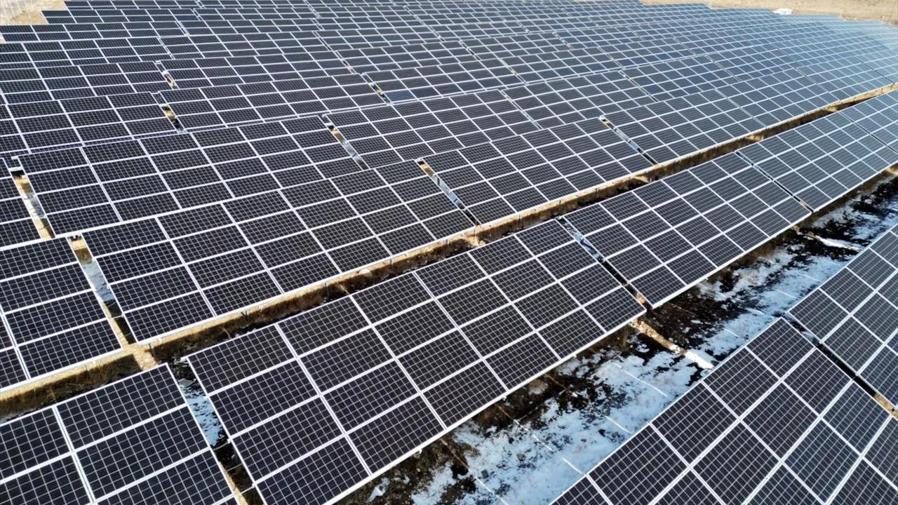 Güneş Enerjisi: Yenilikler ve Küresel Etkileri 1 Güneş Enerjisi Kurulumlarının Yeni Dönemi