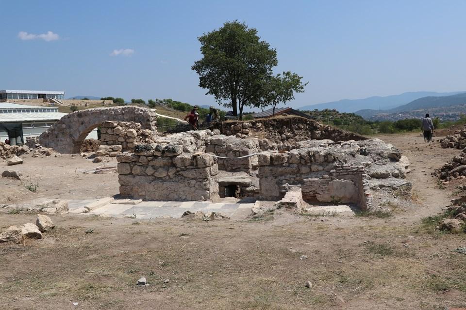 Hadrianopolis Antik Kentindeki Kazı ve Restorasyon Çalışmaları 3 Hadrianopolis Antik Kentindeki Kazı ve Restorasyon Çalışmaları