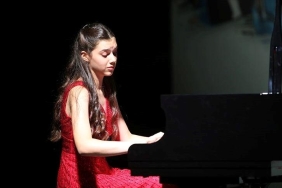 İlyun Bürkev'in Müzikal Başarıları ve Gelecek Performansları 5 ilyun-burkevin-muzikal-basarilari-ve-gelecek-performanslari-eU44ZUir.jpg