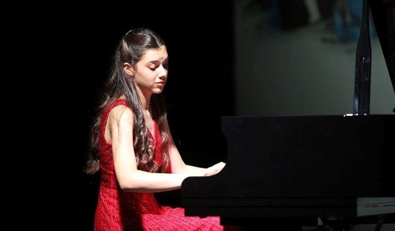 İlyun Bürkev'in Müzikal Başarıları ve Gelecek Performansları 6 ilyun-burkevin-muzikal-basarilari-ve-gelecek-performanslari-eU44ZUir.jpg