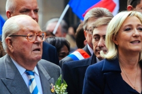 Jean-Marie Le Pen'in Sağlık Durumu, Avrupa Parlamentosu'ndaki Usulsüzlük Davasına Katılmasını Engelliyor 6 jean-marie-le-penin-saglik-durumu-avrupa-parlamentosundaki-usulsuzluk-davasina-katilmasini-engelliyor-5mcwvnkD.jpg
