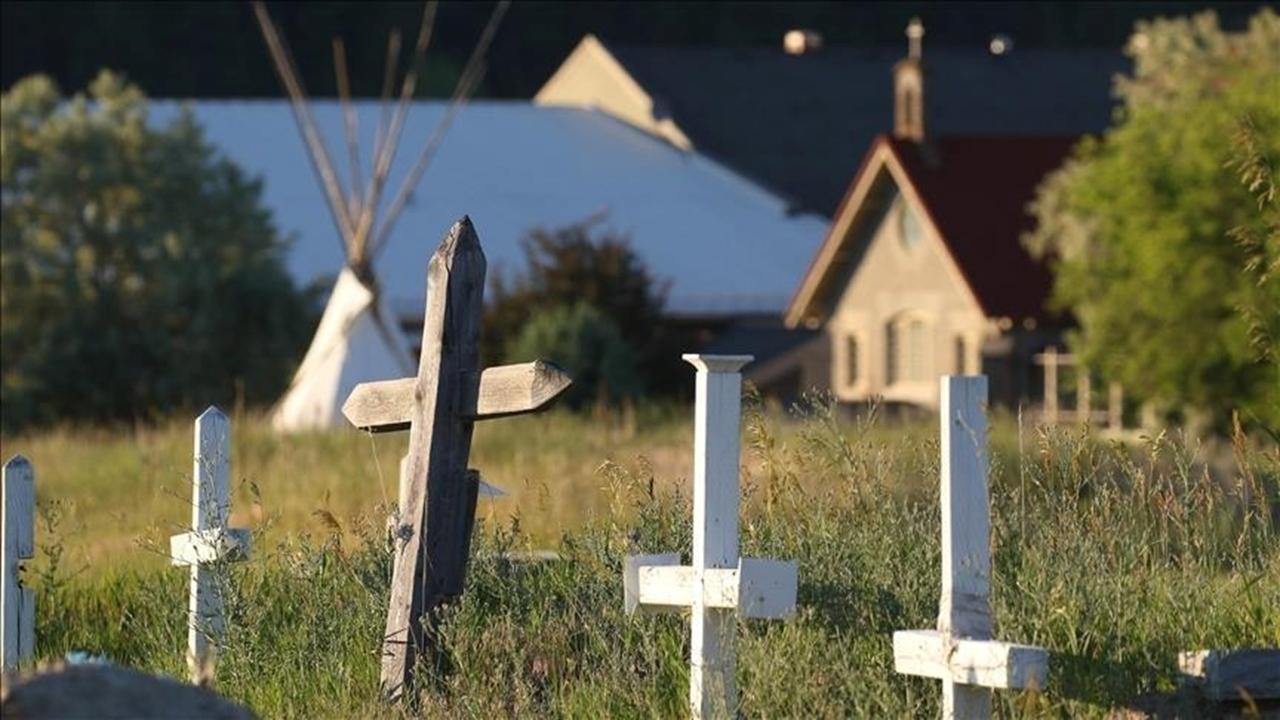 Kanada'da Eski Yatılı Okulun Sahasında İşaretsiz Çocuk Mezarları Bulundu 2 kanadada-eski-yatili-okulun-sahasinda-isaretsiz-cocuk-mezarlari-bulundu-Hn8dBFs5.jpg