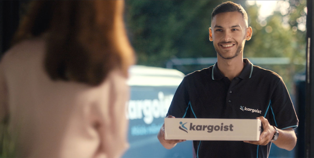 Kargoist'in Yeni Reklam Serisi: Mümküne Abla ile Pratik Çözümler 1 Kargoist Mümküne Abla Reklam Filmi