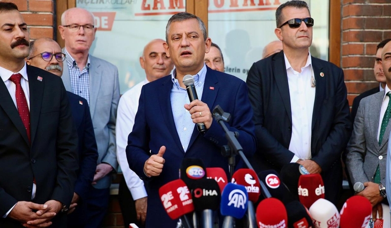 Özgür Özel'den Eskişehir'de Çarpıcı Açıklamalar: CHP'nin Başarısı ve Belediyelerin SGK Borçları 6 ozgur-ozelden-eskisehirde-carpici-aciklamalar-chpnin-basarisi-ve-belediyelerin-sgk-borclari-XtUpff28.jpg