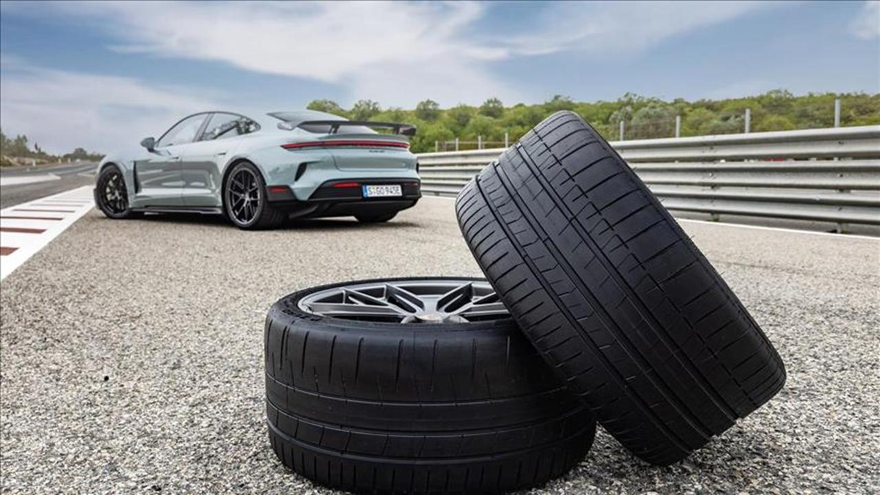 Pirelli'nin Porsche 911 İçin Geliştirdiği Yeni Lastikler: P Zero Trofeo RS ve P Zero Corsa 2 pirellinin-porsche-911-icin-gelistirdigi-yeni-lastikler-p-zero-trofeo-rs-ve-p-zero-IbmLDZuD.jpg