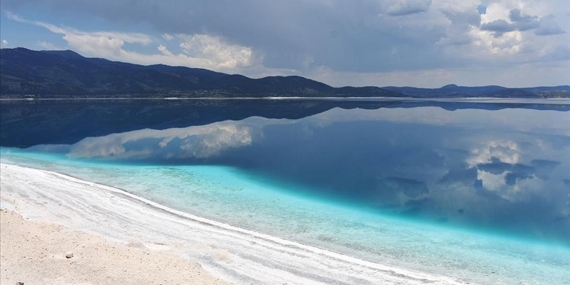 Salda Gölü’nde Kepçe ile Tahribat İddiaları: Yabancı Uyruklu Kişiye Ceza