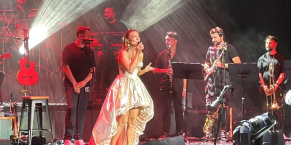 Şevval Sam 30. Yıl Konserinde Duygularını Paylaştı