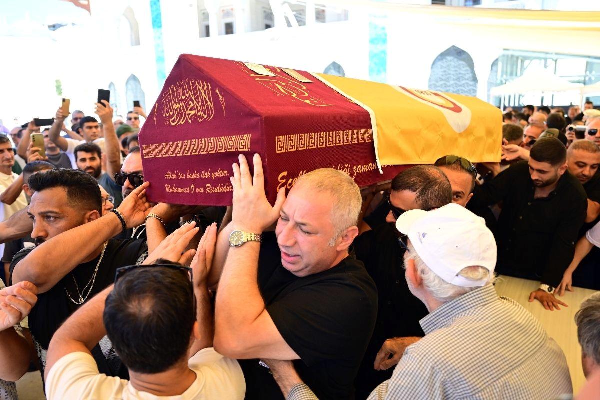 Aydemir Akbaş Son Yolculuğuna Alkışlarla Uğurlandı 1 Aydemir Akbaş Son Yolculuğuna Alkışlarla Uğurlandı