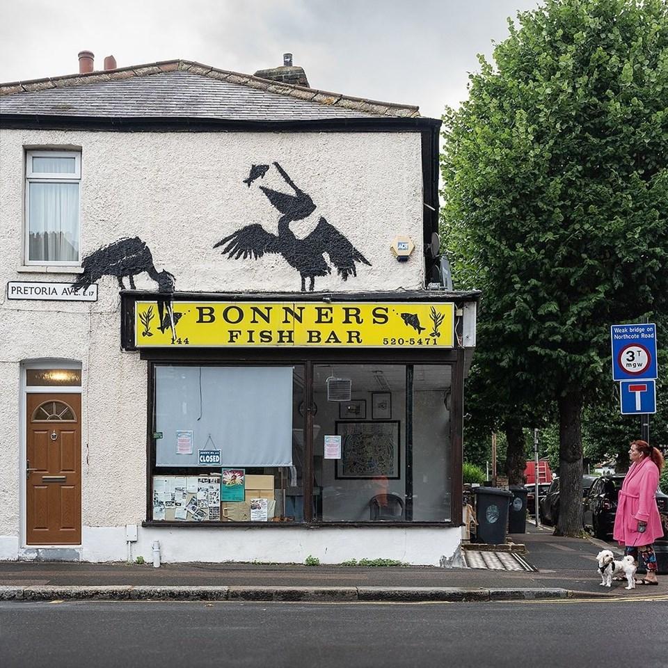 Banksy'den Londra'da Yeni Sokak Sanatı Eseri 1 Banksy'den Londra'da Yeni Bir Sokak Sanatı Eseri