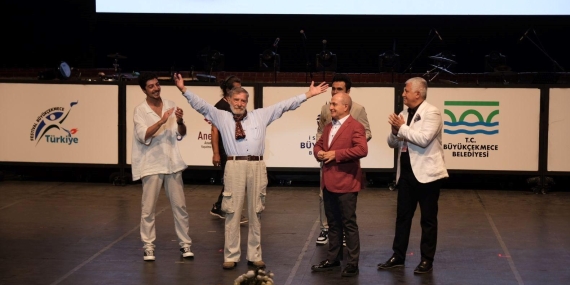 Büyükçekmece’de Onur Ödülleri Töreni ve Işın Karaca Konseri