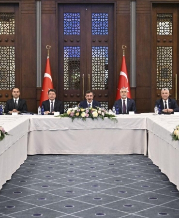 cumhurbaskani-yardimcisi-cevdet-yilmaz-ve-tisk-heyeti-gorusmesi-lj6xIWOs.jpg
