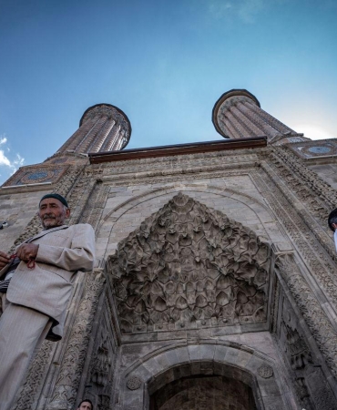 Erzurum Çifte Minareli Medresesi: Tarih, Kültür ve Ziyaretçi Artışı 5 erzurum-cifte-minareli-medresesi-tarih-kultur-ve-ziyaretci-artisi-9TWP9wRP.jpg