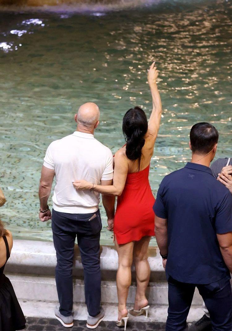 Jeff Bezos ve Lauren Sánchez'in Romantik Roma Gezisinin Detayları 2 Jeff Bezos ve Lauren Sánchez'in Romantik Roma Gezisinin Detayları