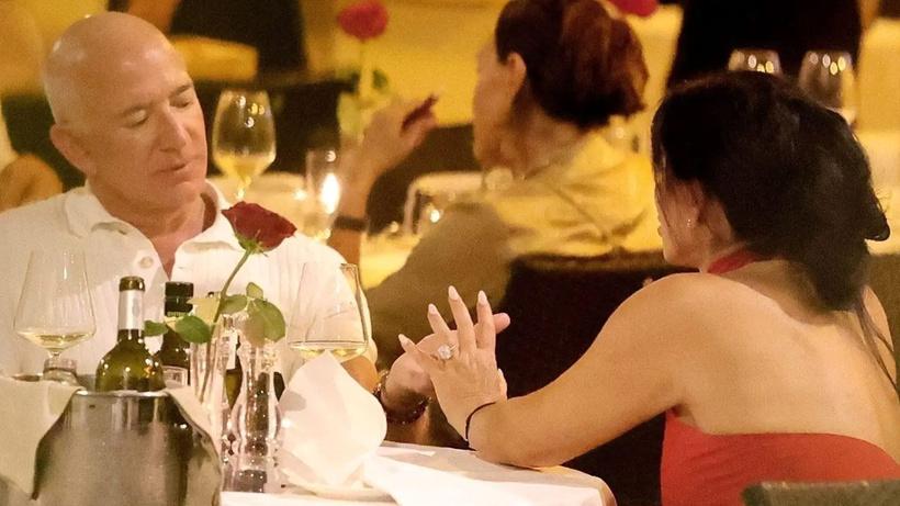 Jeff Bezos ve Lauren Sánchez'in Romantik Roma Gezisinin Detayları 15 Jeff Bezos ve Lauren Sánchez'in Romantik Roma Gezisinin Detayları