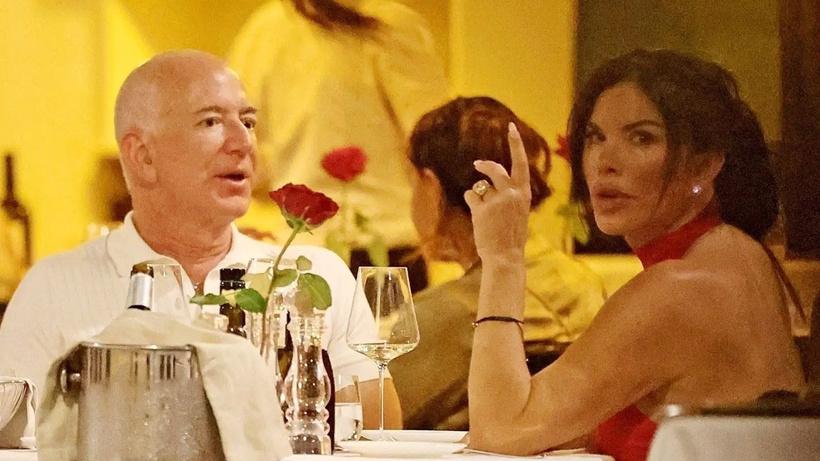 Jeff Bezos ve Lauren Sánchez'in Romantik Roma Gezisinin Detayları 16 Jeff Bezos ve Lauren Sánchez'in Romantik Roma Gezisinin Detayları