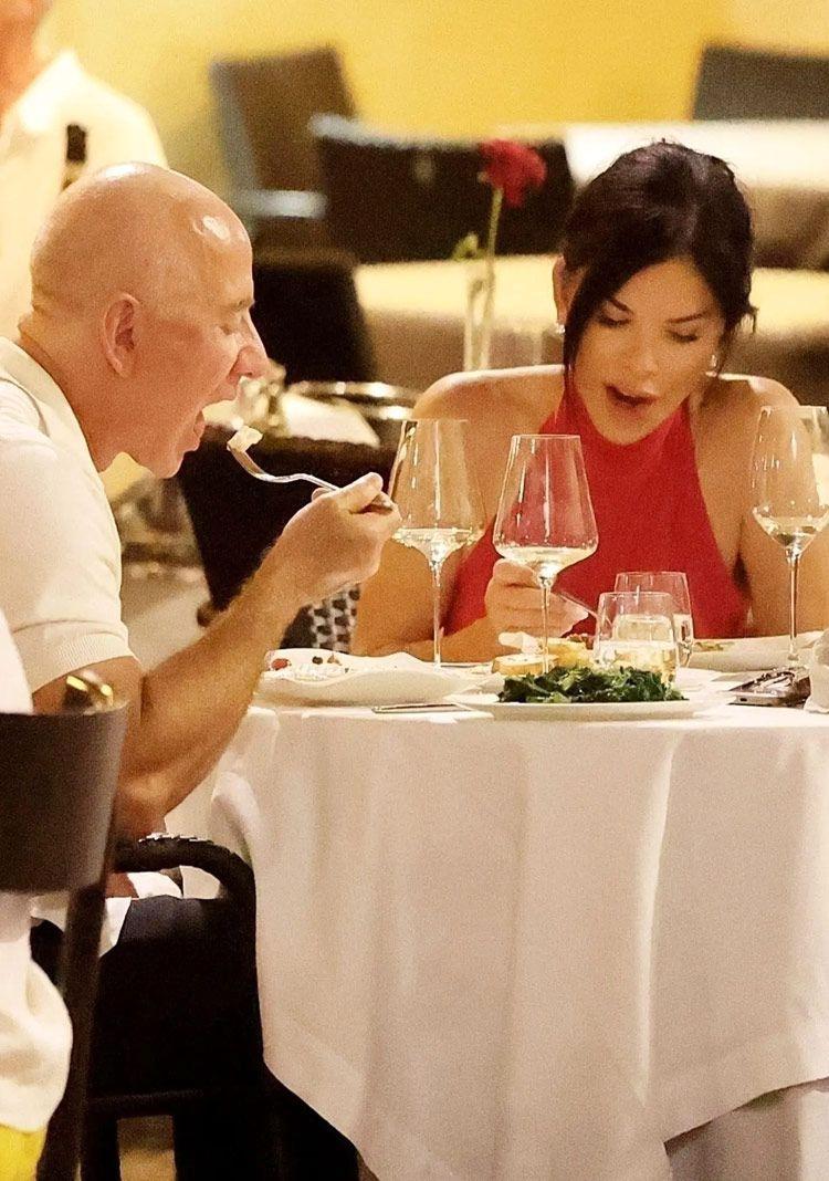 Jeff Bezos ve Lauren Sánchez'in Romantik Roma Gezisinin Detayları 19 Jeff Bezos ve Lauren Sánchez'in Romantik Roma Gezisinin Detayları