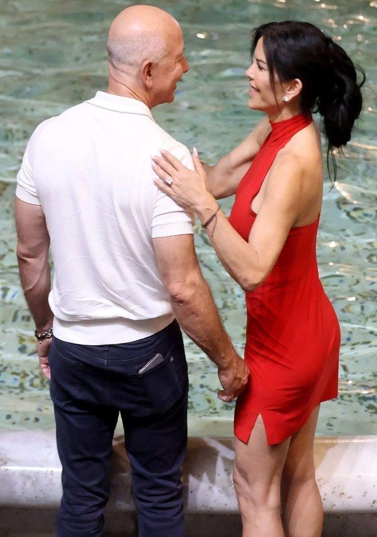 Jeff Bezos ve Lauren Sánchez'in Romantik Roma Gezisinin Detayları 3 Jeff Bezos ve Lauren Sánchez'in Romantik Roma Gezisinin Detayları