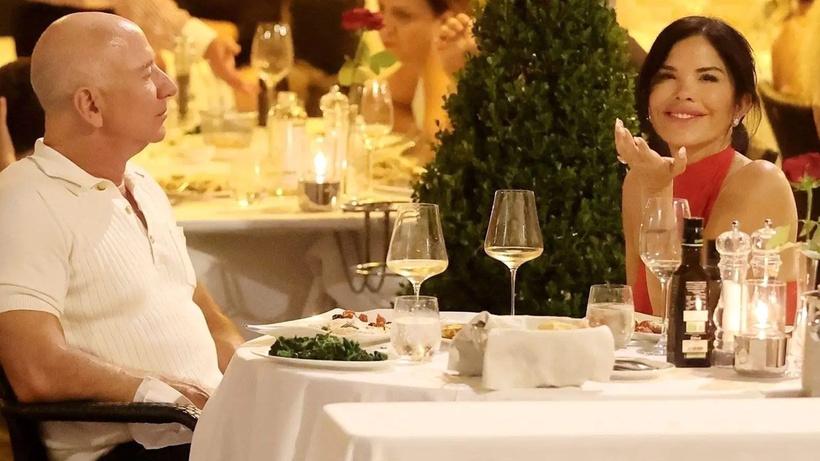 Jeff Bezos ve Lauren Sánchez'in Romantik Roma Gezisinin Detayları 22 Jeff Bezos ve Lauren Sánchez'in Romantik Roma Gezisinin Detayları