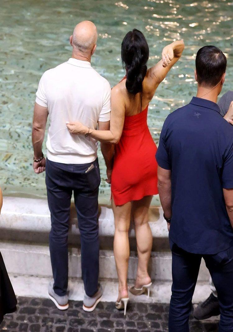 Jeff Bezos ve Lauren Sánchez'in Romantik Roma Gezisinin Detayları 4 Jeff Bezos ve Lauren Sánchez'in Romantik Roma Gezisinin Detayları