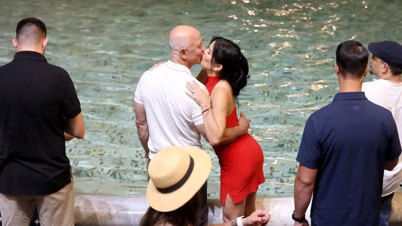 Jeff Bezos ve Lauren Sánchez'in Romantik Roma Gezisinin Detayları 5 Jeff Bezos ve Lauren Sánchez'in Romantik Roma Gezisinin Detayları