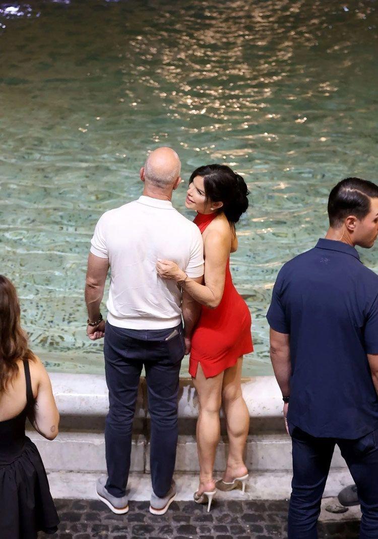 Jeff Bezos ve Lauren Sánchez'in Romantik Roma Gezisinin Detayları 6 Jeff Bezos ve Lauren Sánchez'in Romantik Roma Gezisinin Detayları