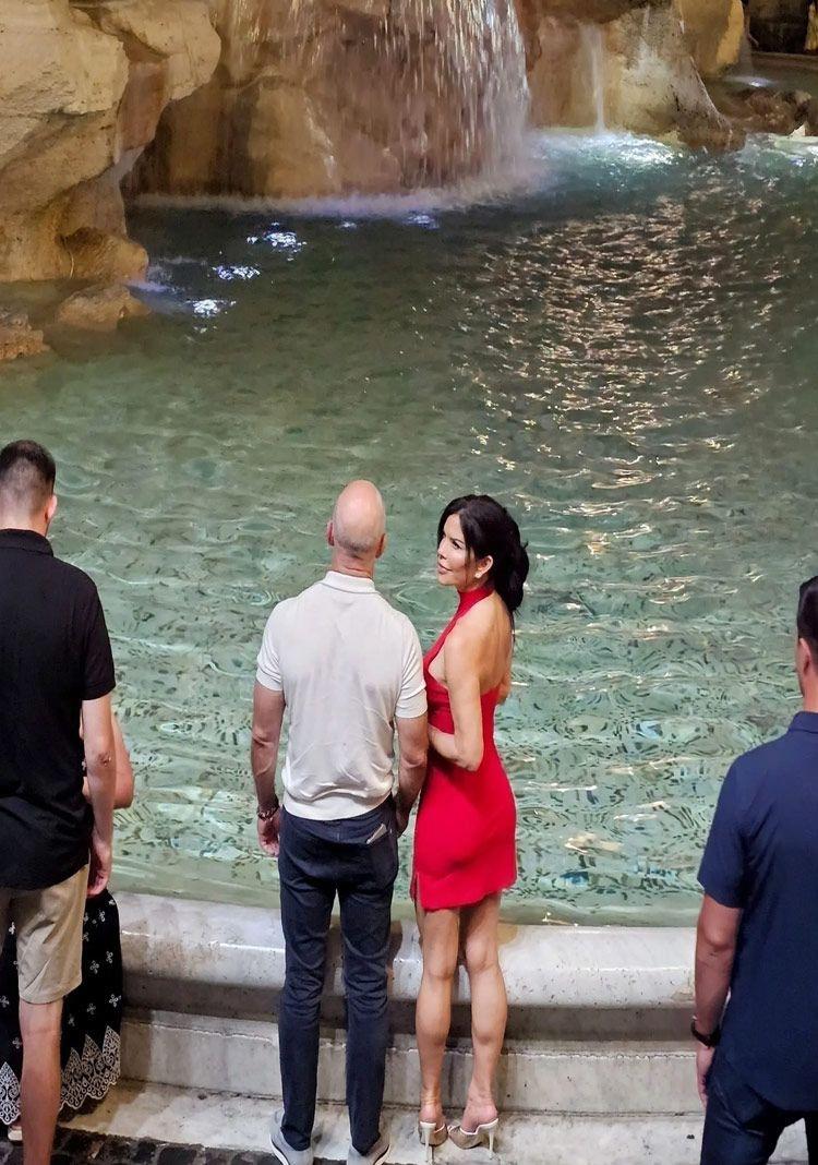 Jeff Bezos ve Lauren Sánchez'in Romantik Roma Gezisinin Detayları 9 Jeff Bezos ve Lauren Sánchez'in Romantik Roma Gezisinin Detayları