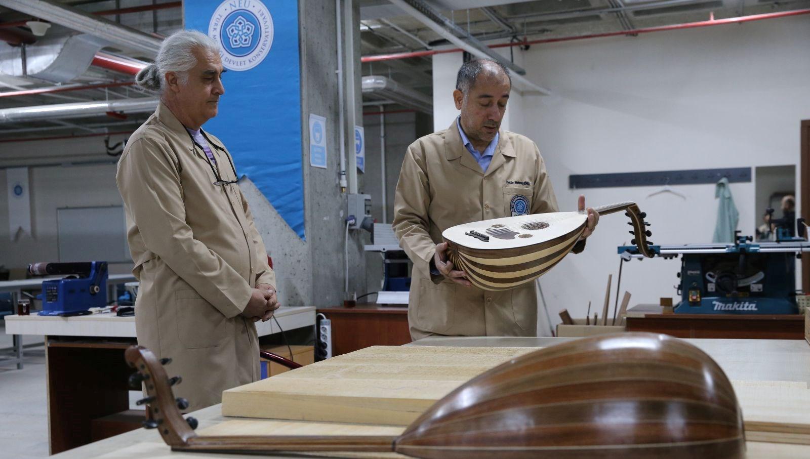 NEÜ'de Çalgı Yapım Bakım ve Onarım Atölyesi Açıldı 2 neude-calgi-yapim-bakim-ve-onarim-atolyesi-acildi-nyVONKDR.jpg