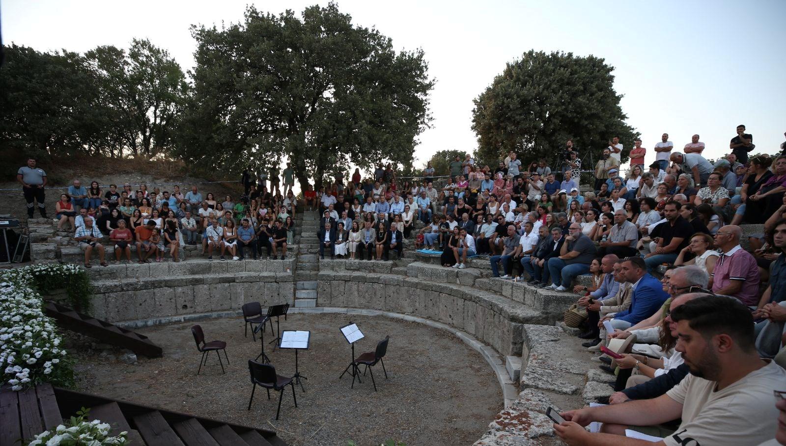 Troya Festivali'nin 61. Yılı Kutlandı 2 troya-festivalinin-61-yili-kutlandi-5u2wPlHR.jpg