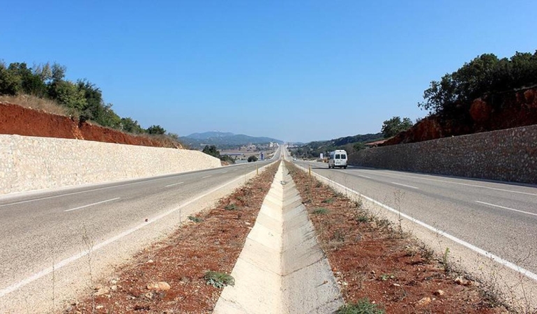 Türkiye Karayollarında Devam Eden Yol Çalışmaları ve Trafik Düzenlemeleri 6 turkiye-karayollarinda-devam-eden-yol-calismalari-ve-trafik-duzenlemeleri-ZSPuRBix.jpg