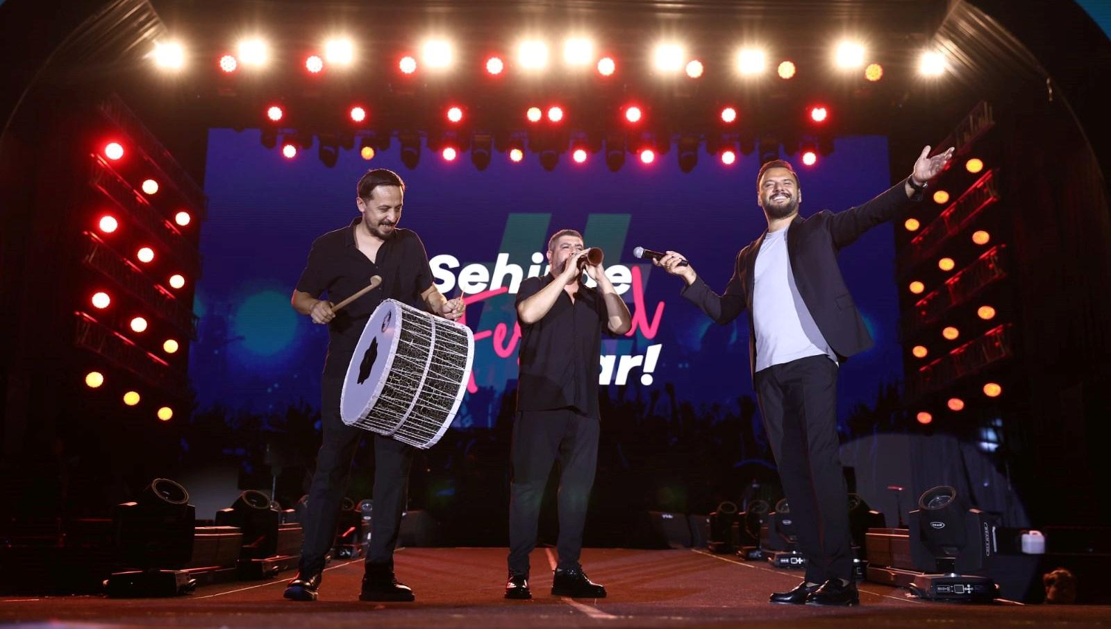 Türkiye Kültür Yolu Festivali Erzurum'da Sanat ve Kültür Coşkusuyla Gerçekleşti 3 turkiye-kultur-yolu-festivali-erzurumda-sanat-ve-kultur-coskusuyla-gerceklesti-qaQ9pXcn.jpg