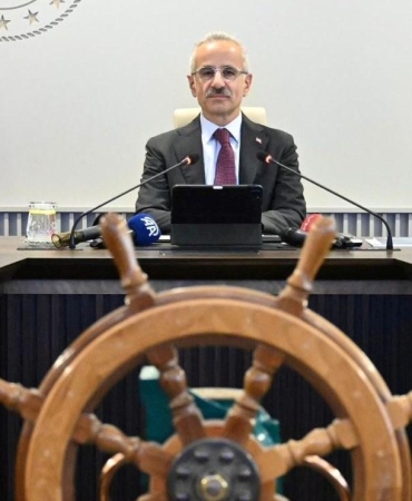Ulaştırma ve Altyapı Bakanı Uraloğlu'ndan Yeni Seyir İzin Belgesi Sistemi Hakkında Açıklamalar 3 ulastirma-ve-altyapi-bakani-uraloglundan-yeni-seyir-izin-belgesi-sistemi-hakkinda-aciklamalar-fKsEytPH.jpg