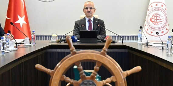 Ulaştırma ve Altyapı Bakanı Uraloğlu’ndan Yeni Seyir İzin Belgesi Sistemi Hakkında Açıklamalar