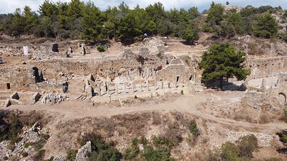 2 Bin Yıllık Sütunlar Yeniden Hayat Buldu: Syedra Antik Kenti'nin Gizemli Geçmişi Ortaya Çıkıyor! 3 2 Bin Yıllık Sütunlar Yeniden Hayat Buldu: Syedra Antik Kenti'nin Gizemli Geçmişi Ortaya Çıkıyor!