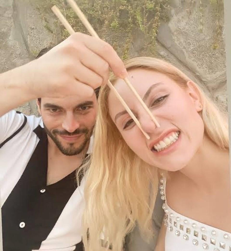 Akın Akınözü ve Sandra Pestemalciyan Çiftinin Ayrılığı Şaşırttı 2 Acı Kaybı: Annesi Özlem Akınözü