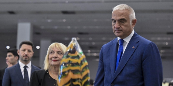 Bakan Ersoy’un ATO Congresium’daki Sergi ve Atölyeleri Ziyareti: Sanat Dünyasında Şok Eden Gelişmeler!