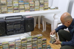 Bu Milli Antrenörün 5,200 Kasetlik Koleksiyonu, Müzik Tutkunlarının Hayallerini Gerçekleştiriyor! Şaşırmaya Hazır Olun! 11 bu-milli-antrenorun-5200-kasetlik-koleksiyonu-muzik-tutkunlarinin-hayallerini-gerceklestiriyor-sasirmaya-hazir-olun-lhedl7Jt.jpg